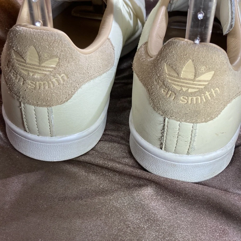 ADIDAS cream colored leather tennis‎ “Stan Smith” shoes. Size 8 us. Box7